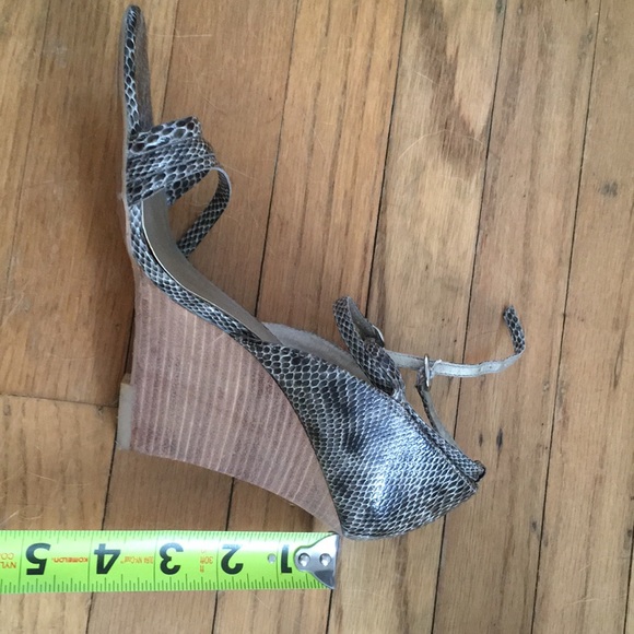 Snake embossed genuine leather sandal wedges. - Picture 2 of 3